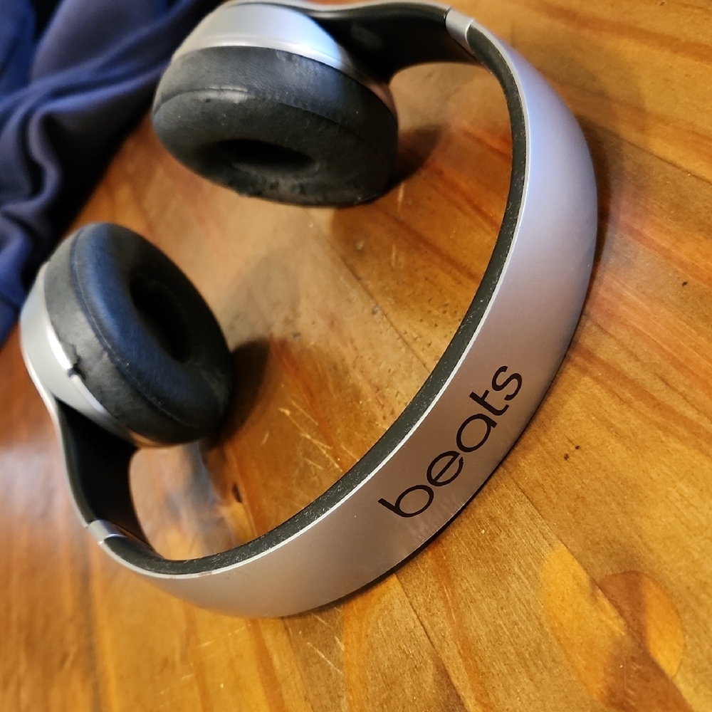 Beats by Dre Solo Wireless - Picture 5 of 5